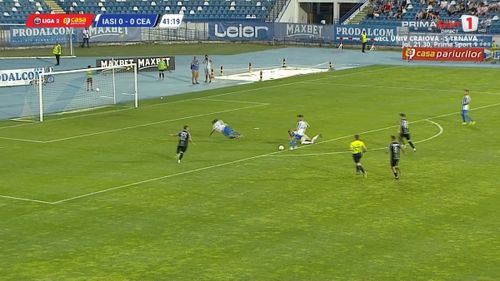 Faza de cascadorii râsului în Poli Iași - Ceahlăul Foto captură Prima Sport (3).jpeg