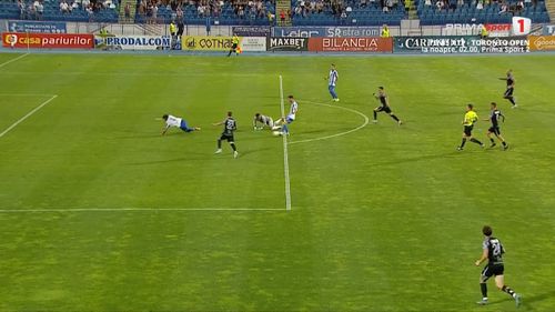 Faza de cascadorii râsului în Poli Iași - Ceahlăul Foto captură Prima Sport (14).jpeg