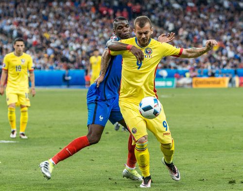 Denis Alibec vs Paul Pogba.jpg