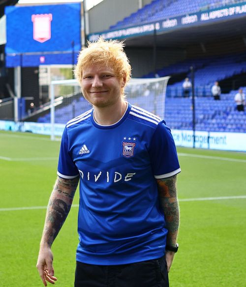 Ipswich, „transfer” fabulos  Clubul a prezentat lotul pentru noul sezon. Un superstar internațional a primit tricoul cu   numărul 17