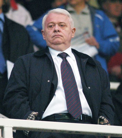 „A împiedicat predicția C.I.A. pentru Transilvania”  Viorel Hrebenciuc, fostul președinte al Stelei anilor '90 și actual susținător al FCSB,   dezvăluiri tari despre Ion Iliescu