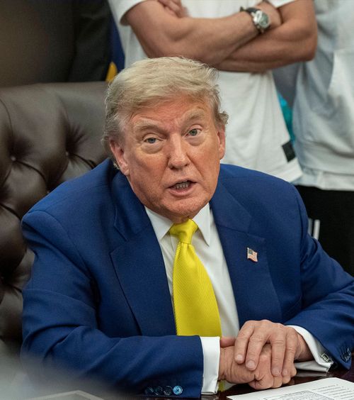 Trump  controlează și Jocurile Olimpice   Președintele SUA vrea să se ocupe de   organizarea    competiției din 2028. Ar putea purta și torța olimpică!