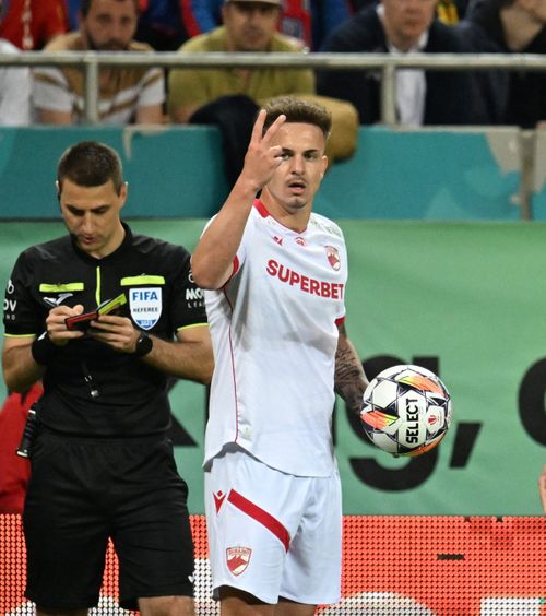 Dinamovistul cu două facultăți    Le-a urmat în paralel,  iar în copilărie a făcut dansuri sportive: „Era nervoasă mama” 