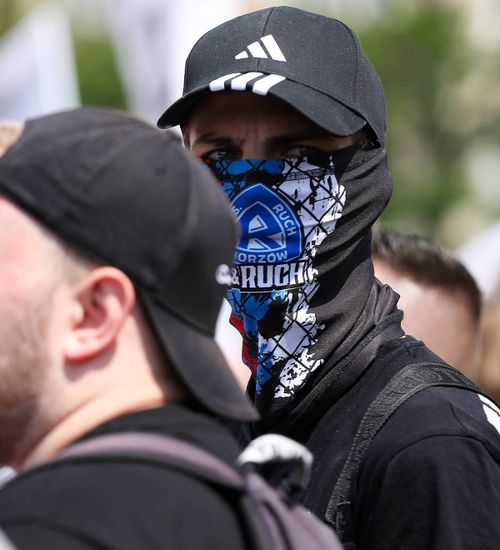 Huliganii vor fi marcați    Soluția anti-huliganism  a poliției britanice: un spray invizibil de însemnare bazat pe ADN