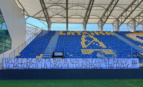 Mesaje anti-Iliescu ale ultrașilor