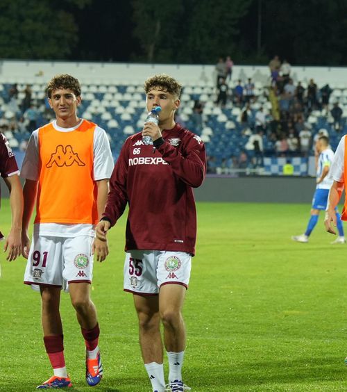 Sfătuit de Man   Joacă puțin pentru Rapid, dar   nu disperă : „L-am sunat pe Dennis și asta mi-a spus”