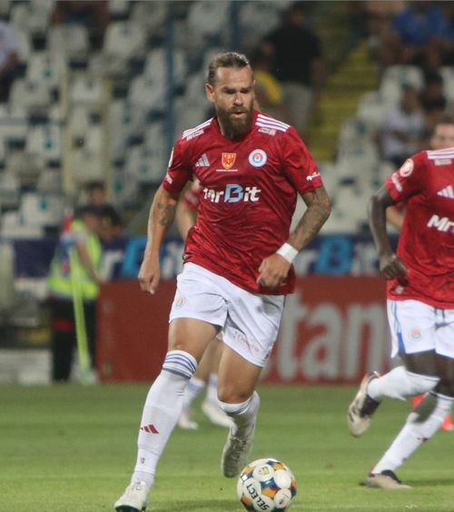 Nu renunță   Cu ce echipă din Superligă ar putea semna   Eric Bicfalvi : „Nu mă las de fotbal”