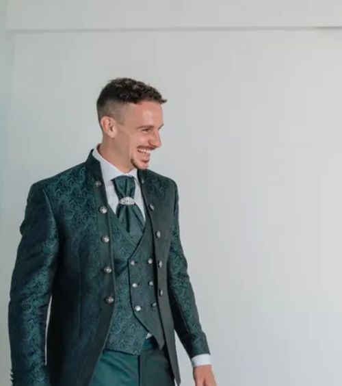 Eveniment istoric în Spania  Un portar a devenit primul fotbalist din Spania care   se căsătorește  cu o persoană de același sex