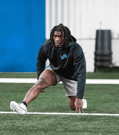 Accidentare gravă în NFL  Medicii au stat   30 de minute  pe gazon acordând îngrijiri. Jucătorii n-au vrut să mai continue, iar meciul a fost suspendat