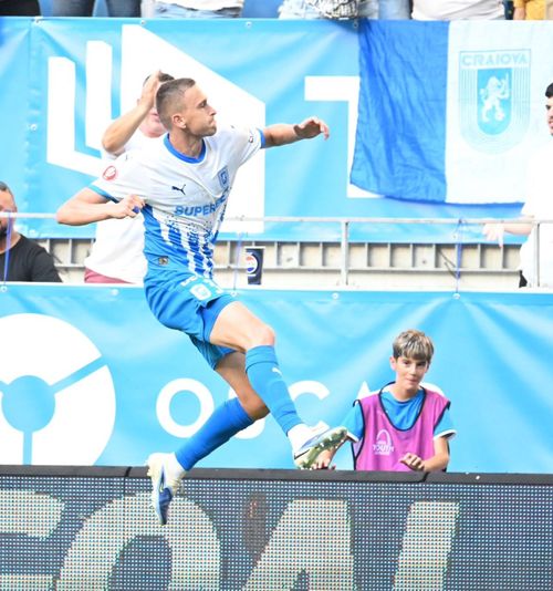 Romanchuk, ce golazo!    FOTO.  Încă o   reușită de senzație  pentru fundașul de la Universitatea Craiova » Căbuz, fără replică
