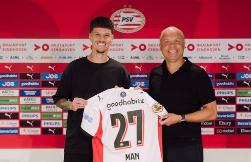 Dennis Man, prezentat oficial la PSV. Foto: psv.nl / Instagram, @psv