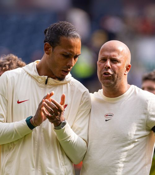 Van Dijk cere întăriri  Căpitanul lui Liverpool consideră că echipa mai are nevoie de atacanți.   Arne Slot îl contrazice:  „Ultima mea grijă”