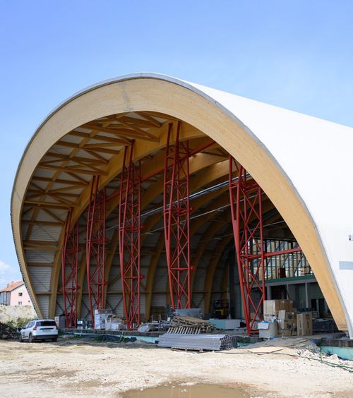 O nouă bijuterie   Bazinul de înot din Târgu Secuiesc, aproape de finalizare »   Imagini cu stadiul lucrărilor