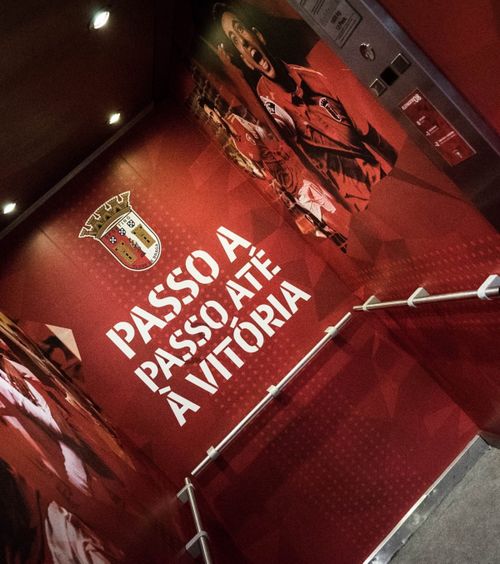 Războiul psihologic începe în lift  Metoda prin care Braga   încearcă să-i intimideze  pe jucătorii de la CFR Cluj