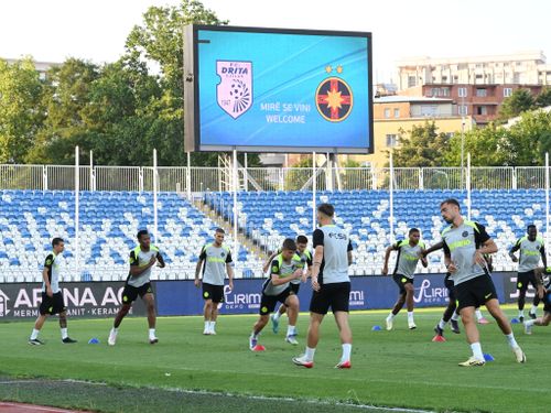 FCSB, antrenament pe stadionul Fadil Vokrri înainte de meciul cu Drita. FOTO FB FCSB (21).jpg
