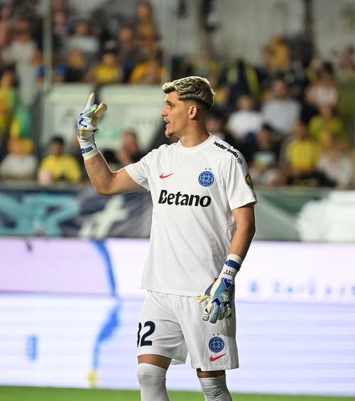 Problemele lui Târnovanu  Bogdan Stelea l-a analizat pe portarul FCSB și a identificat   două «defecte» : „Nu o să îi convină dacă îl critic”