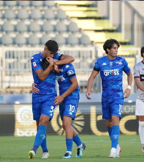 Debut memorabil pentru Rareș Ilie     VIDEO.  Fotbalistul român a ratat un penalty în Cupa Italiei, dar s-a revanșat cu un   gol de generic