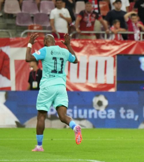 Ce nu s-a văzut la TV  Cum au reacționat dinamoviștii la   golul lui Abdallah,   o decizie precaută și un oaspete surpriză la Dinamo - UTA