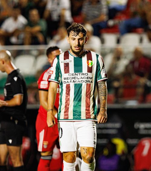 Ianis Stoica n-a putut împiedica eșecul  Estrela Amadora, învinsă de Benfica »   Cum a jucat fotbalistul român