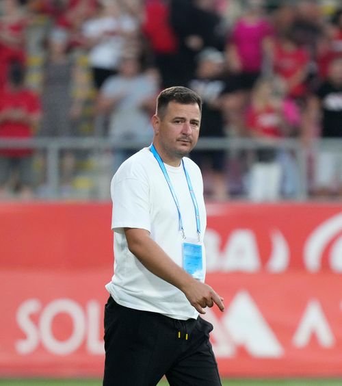 „E dureros”     Ianis Zicu,  după eșecul cu U Cluj: „Lenți! Cu om în plus și tot n-am reușit să egalăm măcar”