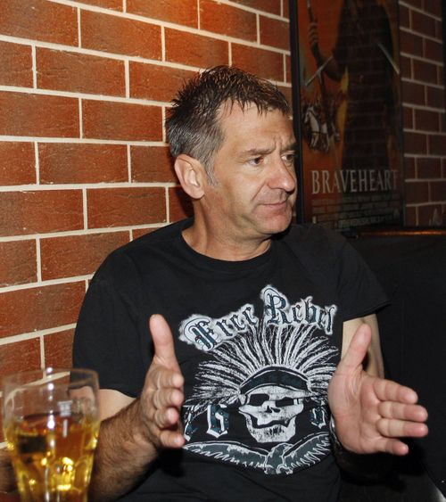 „Nu e escroc profesionist, ci un fost fotbalist ratat”  Fostul jucător de la Dortmund, Stuttgart și City, condamnat pentru   107 fapte de fraudă!