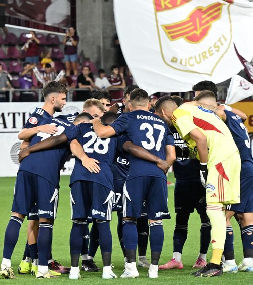 Iftime îl ceartă pe Grozavu   Patronul de la FC Botoșani a criticat deciziile antrenorului la meciul cu CFR Cluj:    „Ține pe bancă jucători de 10.000 de euro”