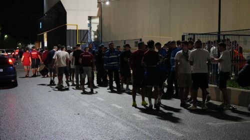 Metaloglobus - Rapid. Suporterii giuleșteni au luat cu asalt stadionul din Clinceni (2).jpg