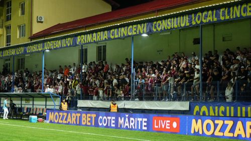 Metaloglobus - Rapid. Suporterii giuleșteni au luat cu asalt stadionul din Clinceni (8).jpg