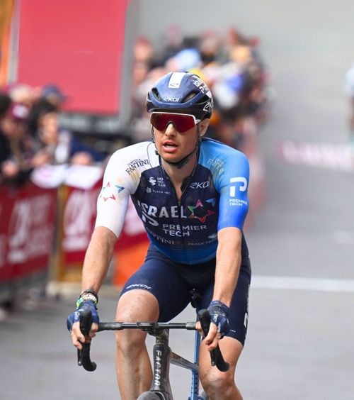 Cine sponsorizează ciclismul  Scandal mare: s-au bucurat că nu mai poartă tricoul echipei din Israel, în plin război »   Problema morală  pe care au ridicat-o