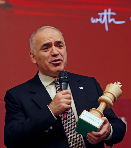 Mesaj dur pentru Trump  Kasparov, replică după ce președintele Statelor Unite a scos   poza lui Putin  din sertar