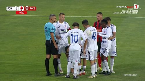 Jucătorii celor de la FC Botoșani s-au bătut pe minge FOTO Captură Prima Sport (7).jpeg