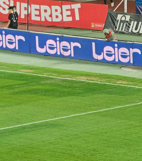 Gazonul lasă de dorit  U Cluj a revenit acasă, însă terenul de pe Cluj Arena e afectat serios după Untold »   Au vopsit zonele fără iarbă!