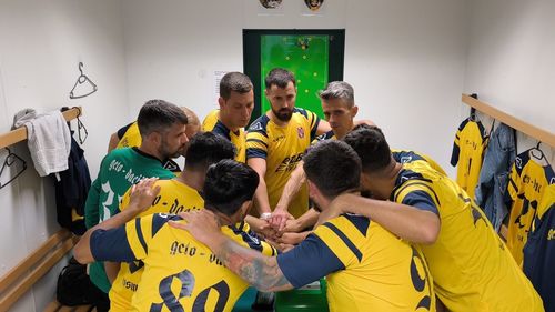 A marcat, apoi a sprintat spre grătar 😁    VIDEO.  O echipă românească numită   Geto-Dacii  a făcut spectacol într-un meci de amatori din Germania