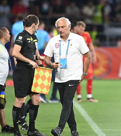 Mandorlini, prezentat oficial   Italianul   s-a întors la CFR Cluj,  după demisia lui Dan Petrescu: „Mister a urmărit îndeaproape echipa”