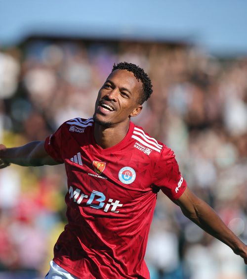 Nu mai marcase de un an!    Cine este Patrick Fernandes,     atacantul care a reușit hat-trick-ul  cu CFR Cluj