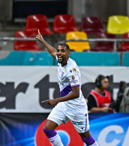 Haos în apărarea FCSB    VIDEO:    Gol superb  marcat de FC Argeș pe Arena Națională, după mari erori ale campioanei