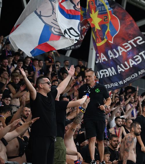 „Mai suportăm mult?”  Jucătorii de la FCSB,   băgați în ședință  de galerie: „Dacă vreți să ne mai vedeți aici...”