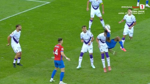 Ngezana l-a lovit în cap pe Mario Tudose FOTO Captură video Prima Sport