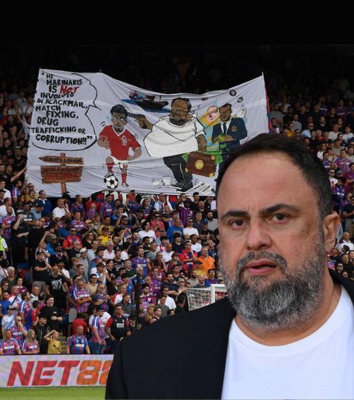 Jucător cu pistolul la tâmplă!  Anchetă în Anglia după ce un   banner controversat  a fost afișat de fani într-un meci de Premier League