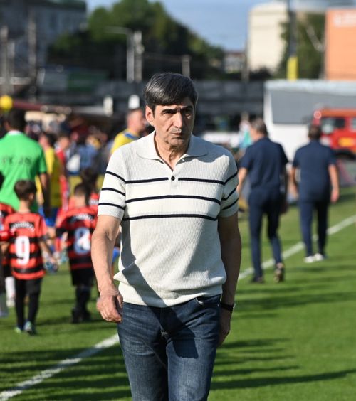 „Să vină Poliția!”     Victor Pițurcă,  după ieșirea violentă a lui Rădoi: „Rotaru să intervină! Noi, românii, așa ne-am obișnuit”