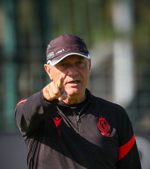 Suma încasată de Rednic  Standard Liege a băgat mâna în buzunar pentru a-l concedia pe antrenorul român +   Ce i-au reproșat jucătorii