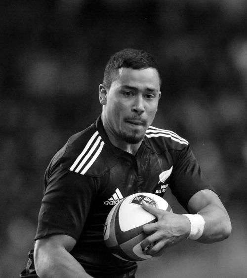 A murit la 39 de ani   Fostul jucător era suspectat că ar suferi de   o boală care poate fi identificată doar post-mortem.  Anchetatorii iau în calcul și sinuciderea