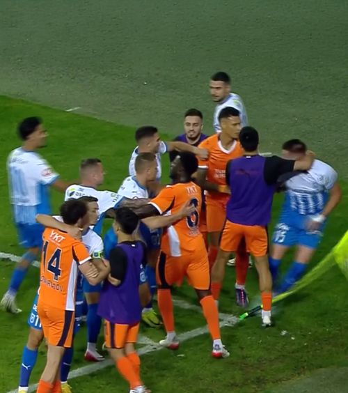 S-au încins spiritele în Bănie!  Încăierare generală în   Craiova - Bașakșehir