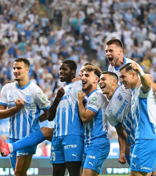 Craiova a dat drumul la fiesta     VIDEO și FOTO.  Oltenii s-au dezlănțuit pe teren după   calificarea istorică  în Conference League