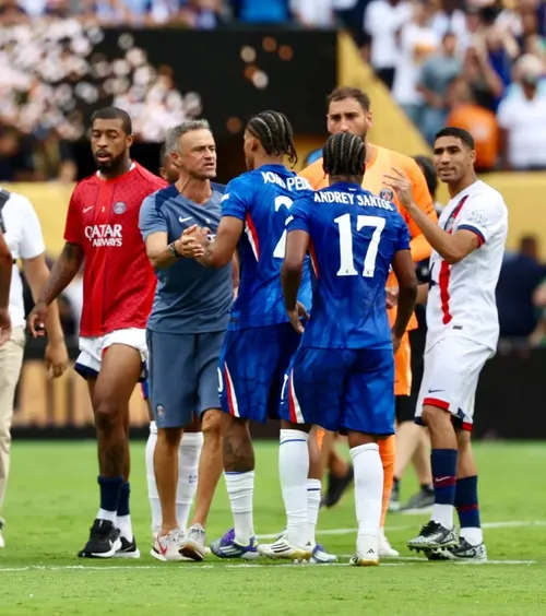 Luis Enrique a fost iertat  Decizia FIFA după momentul în care tehnicianul lui PSG   l-a lovit pe Joao Pedro