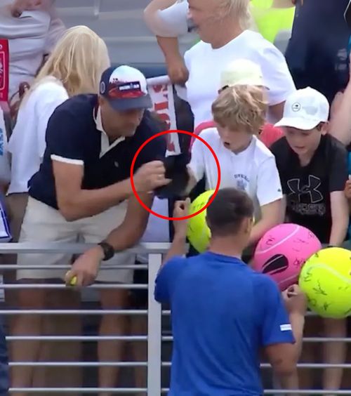 Scene reprobabile la US Open    VIDEO  Un cuplu a furat o șapcă   oferită cadou unui copil  de către Kamil Majchrzak