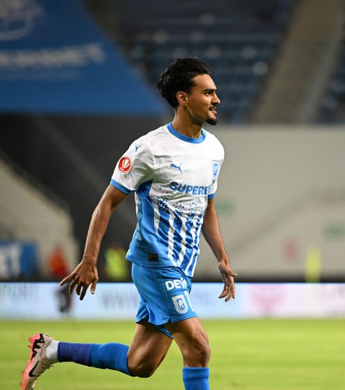 Cu ochii pe olteni   Jucătorul Craiovei,   lăudat în Germania  după tragerea la sorți din Conference League: „Un talent de top”