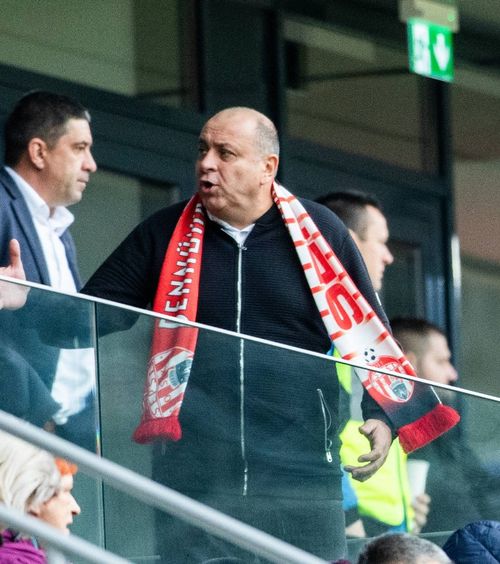 Dioszegi, un car de nervi  Patronul lui Sepsi a dat buzna în vestiar la pauza meciului:   „Am țipat la ei! E insuportabil”  » Ce l-a înfuriat