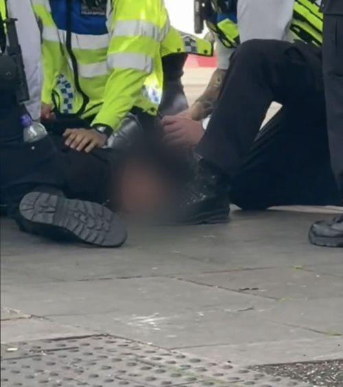 Panică după Chelsea - Fulham  Au crezut că e un atac armat și au arestat un tânăr de 16 ani » De ce   avea un pistol  asupra sa