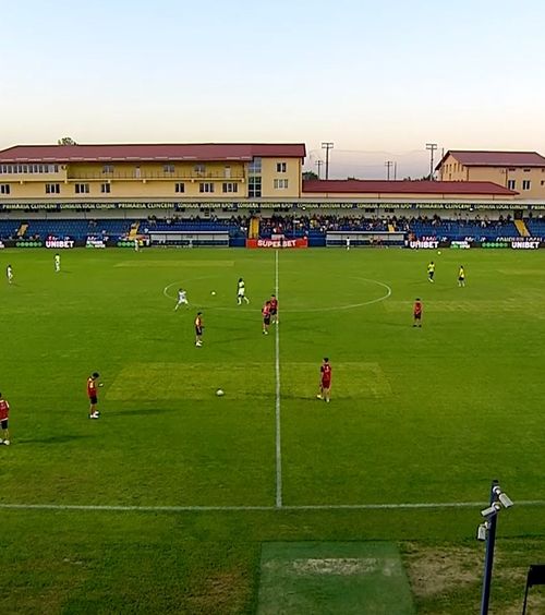 Pericol în Liga 1    FOTO.   Critici dure la adresa terenului după Unirea Slobozia - U Cluj 0-1:   „Nu e în regulă deloc!”